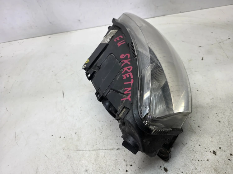 REFLEKTOR PRAWY AUDI A6 C6 4F0941004BB XENON SKRĘTNY NA CZĘŚCI