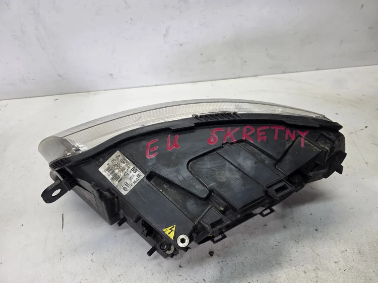 REFLEKTOR PRAWY AUDI A6 C6 4F0941004BB XENON SKRĘTNY NA CZĘŚCI