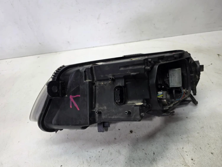 REFLEKTOR PRAWY AUDI A6 C6 4F0941004BB XENON SKRĘTNY NA CZĘŚCI