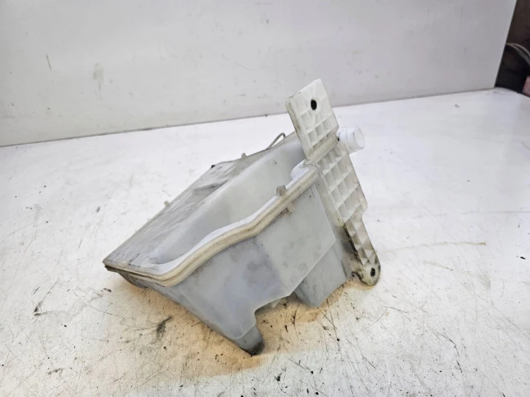 ZBIORNIK PŁYNU DO SPRYSKIWACZY AUDI A1 8X VW SEAT 6C0955453G