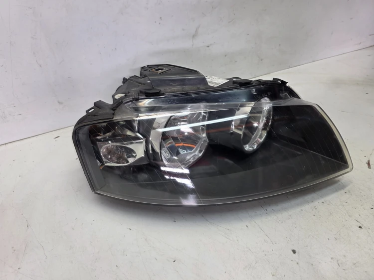 REFLEKTOR LAMPA PRAWY PRZÓD EU AUDI A3 8P DUŻY GRILL 8P0941004K 1/26