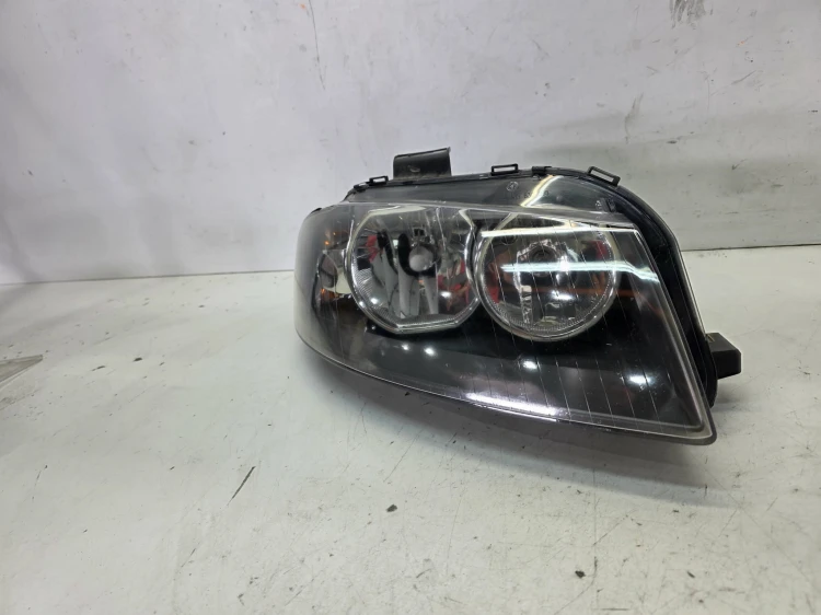 REFLEKTOR LAMPA PRAWY PRZÓD EU AUDI A3 8P DUŻY GRILL 8P0941004K 1/26