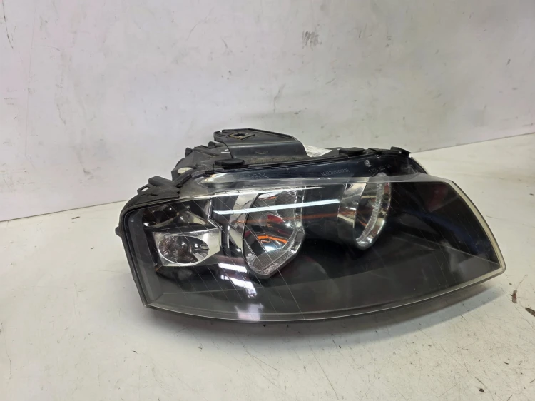 REFLEKTOR LAMPA PRAWY PRZÓD EU AUDI A3 8P DUŻY GRILL 8P0941004K 1/26