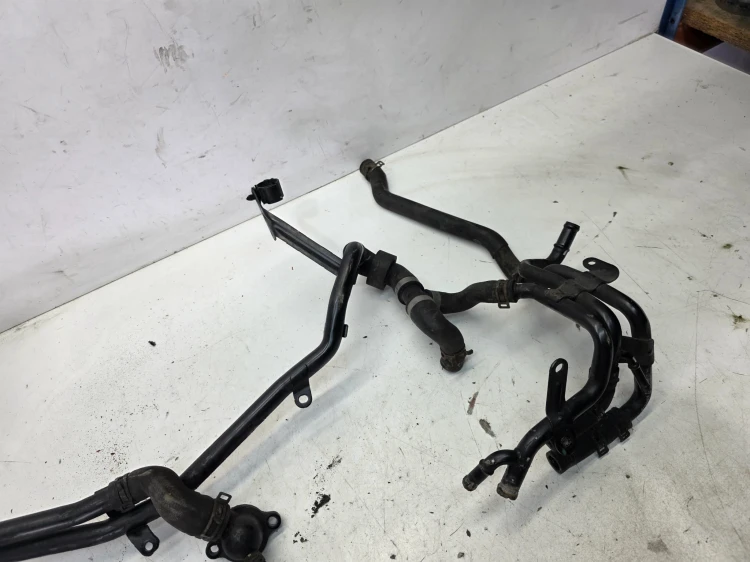 PRZEWODY WODY AUDI A3 8V VW 1.6 TDI 04L121030 5Q0121064AD 5Q0121064BB