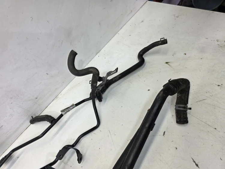 PRZEWODY WODY AUDI A3 8V VW 1.6 TDI 04L121030 5Q0121064AD 5Q0121064BB