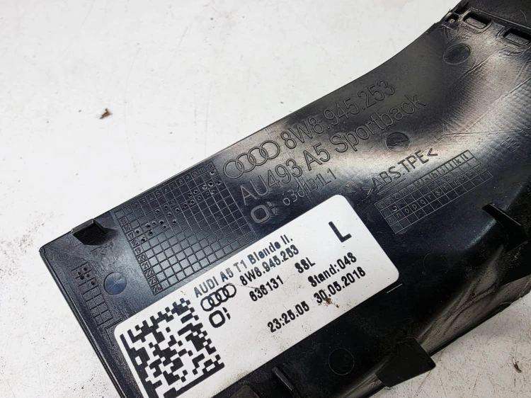 ZAŚLEPKA OSŁONA LAMPY LEWY TYŁ AUDI A5 8W SPORTBACK 8W8945253