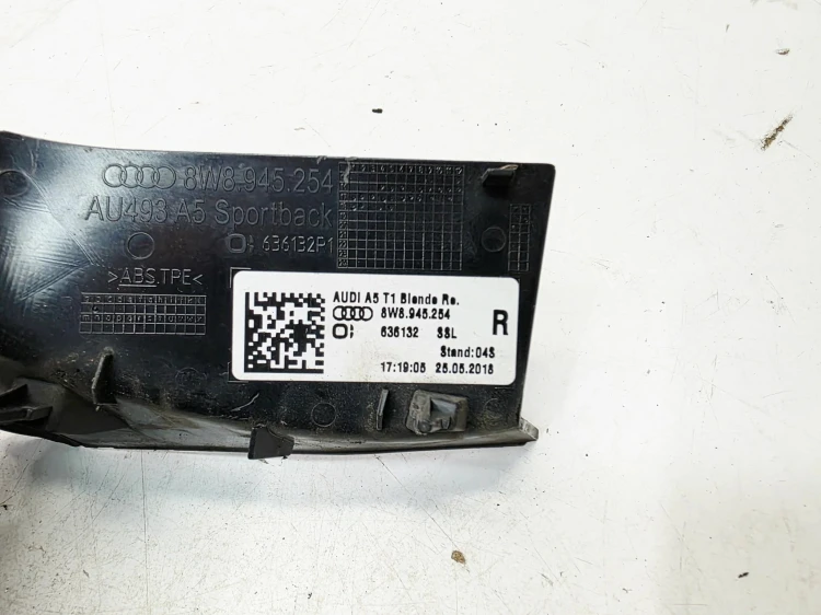 ZAŚLEPKA OSŁONA LAMPY PRAWY TYŁ AUDI A5 8W SPORTBACK 8W8945254