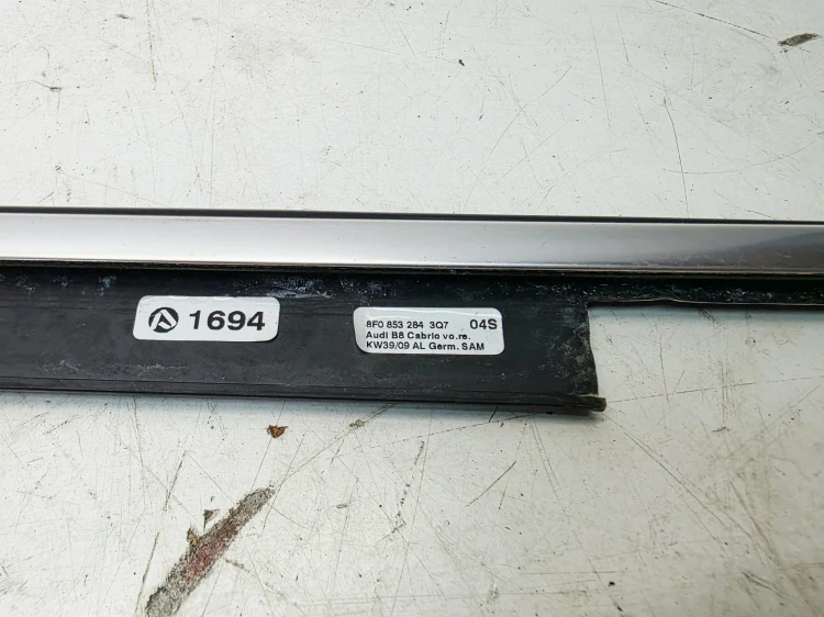 LISTWA ZGARNIAJĄCA SZYBĘ DRZWI PRAWY PRZÓD AUDI A5 8F CABRIO 8F0853284 3Q7