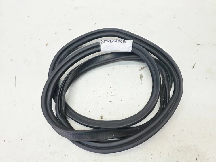 USZCZELKA KLAPY BAGAŻNIKA AUDI A5 8F CABRIO 8F0827705