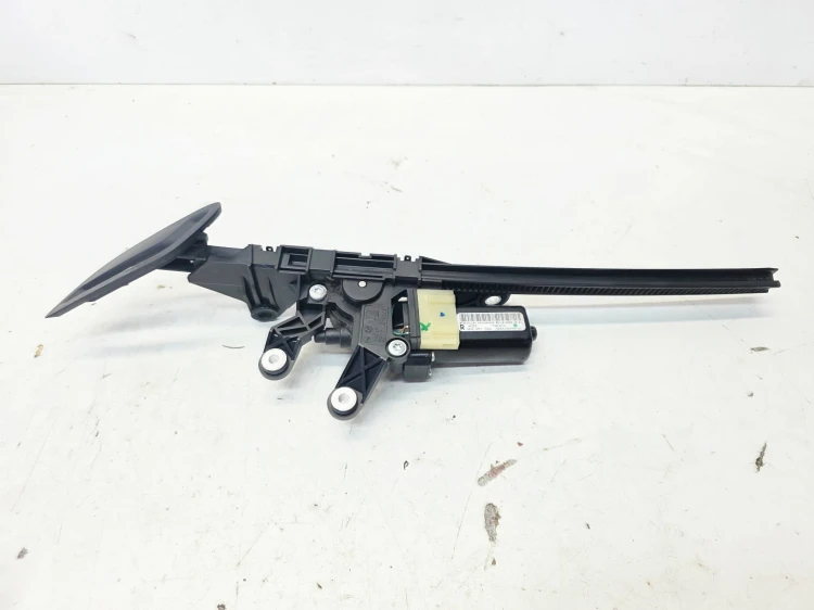 SIŁOWNIK PODAJNIKA PASA PRAWY PRZÓD AUDI A5 8F CABRIO 8F0857760