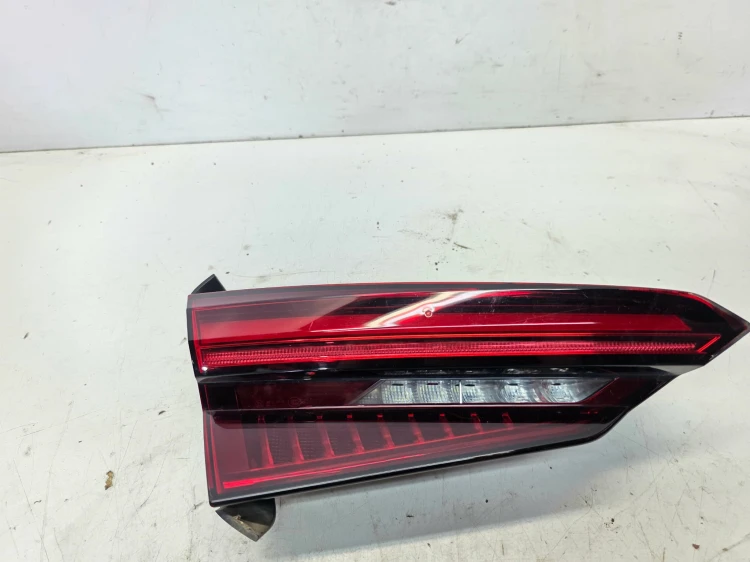 LAMPA LEWY TYŁ LED W KLAPĘ AUDI A5 8F SPORTBACK 8W6945093G