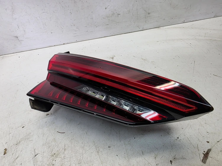 LAMPA LEWY TYŁ LED W KLAPĘ AUDI A5 8F SPORTBACK 8W6945093G