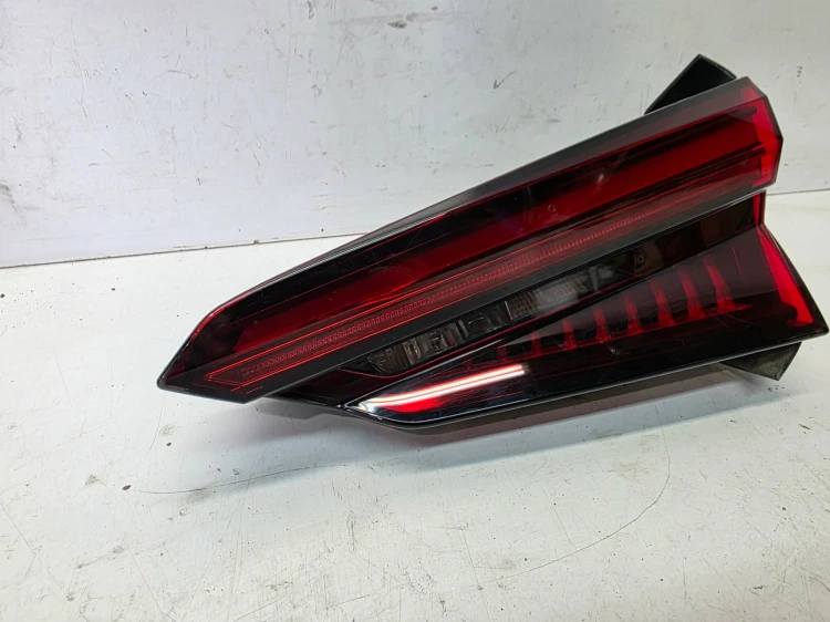 LAMPA PRAWY TYŁ LED W KLAPĘ AUDI A5 8F SPORTBACK 8W6945094G