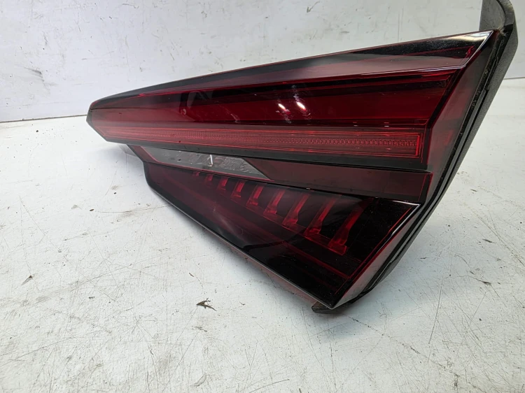 LAMPA PRAWY TYŁ LED W KLAPĘ AUDI A5 8F SPORTBACK 8W6945094G