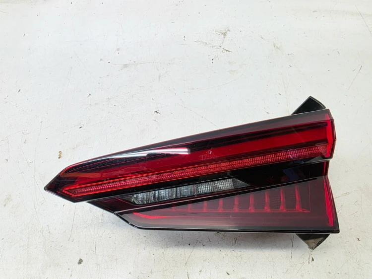 LAMPA PRAWY TYŁ LED W KLAPĘ AUDI A5 8F SPORTBACK 8W6945094G