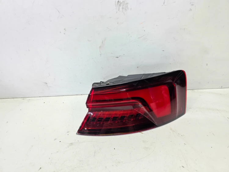 LAMPA PRAWY TYŁ LED W BŁOTNIK AUDI A5 8F SPORTBACK 8W6945092J