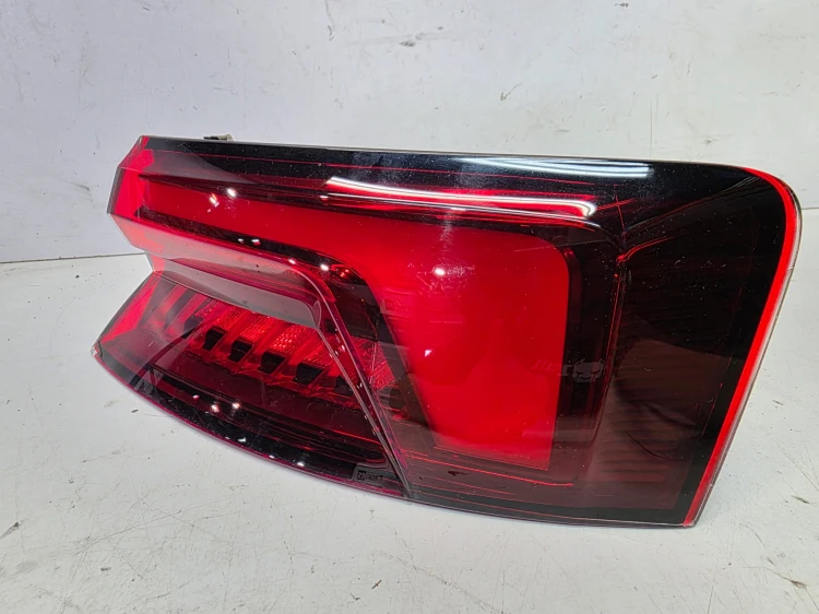 LAMPA PRAWY TYŁ LED W BŁOTNIK AUDI A5 8F SPORTBACK 8W6945092J