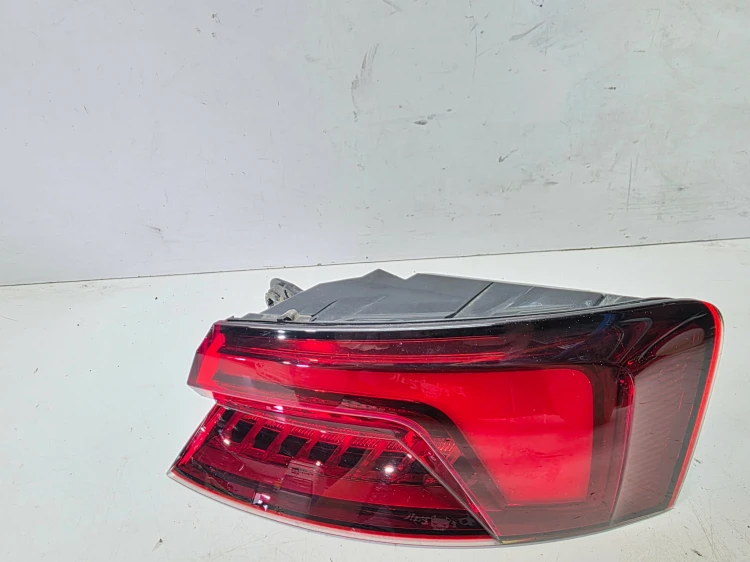 LAMPA PRAWY TYŁ LED W BŁOTNIK AUDI A5 8F SPORTBACK 8W6945092J