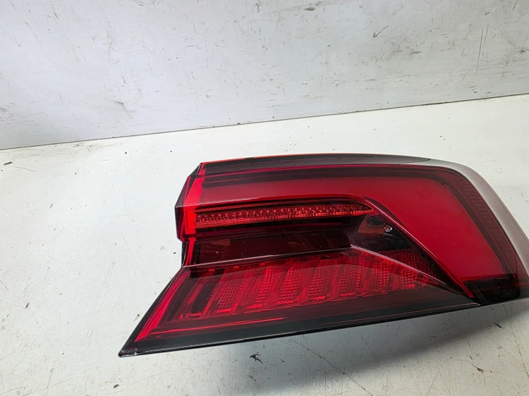 LAMPA PRAWY TYŁ LED W BŁOTNIK AUDI A5 8F SPORTBACK 8W6945092J