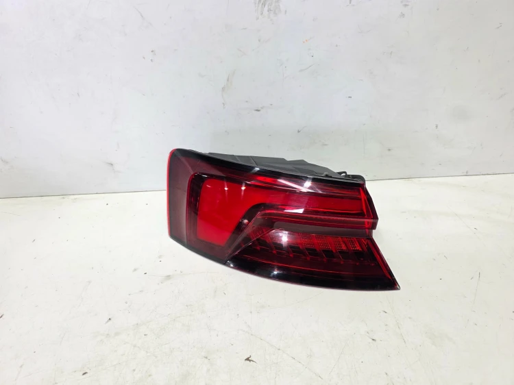 LAMPA LEWY TYŁ LED W BŁOTNIK AUDI A5 8F SPORTBACK 8W6945091J