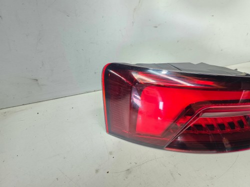 LAMPA LEWY TYŁ LED W BŁOTNIK AUDI A5 8F SPORTBACK 8W6945091J