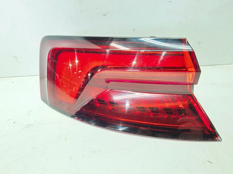 LAMPA LEWY TYŁ LED W BŁOTNIK AUDI A5 8F SPORTBACK 8W6945091J