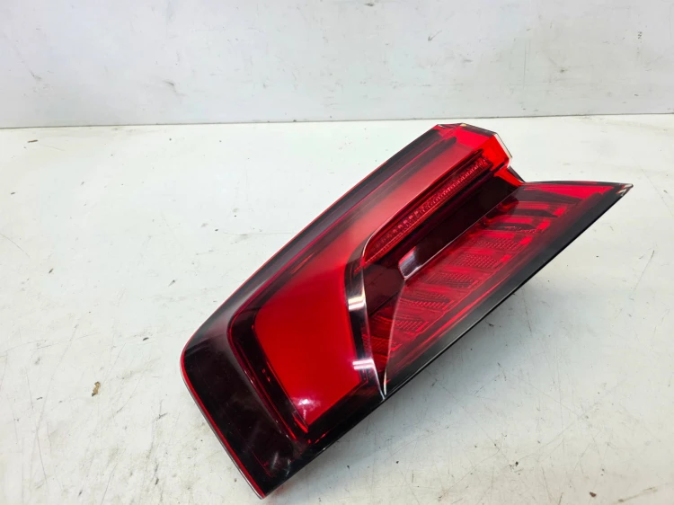 LAMPA LEWY TYŁ LED W BŁOTNIK AUDI A5 8F SPORTBACK 8W6945091J