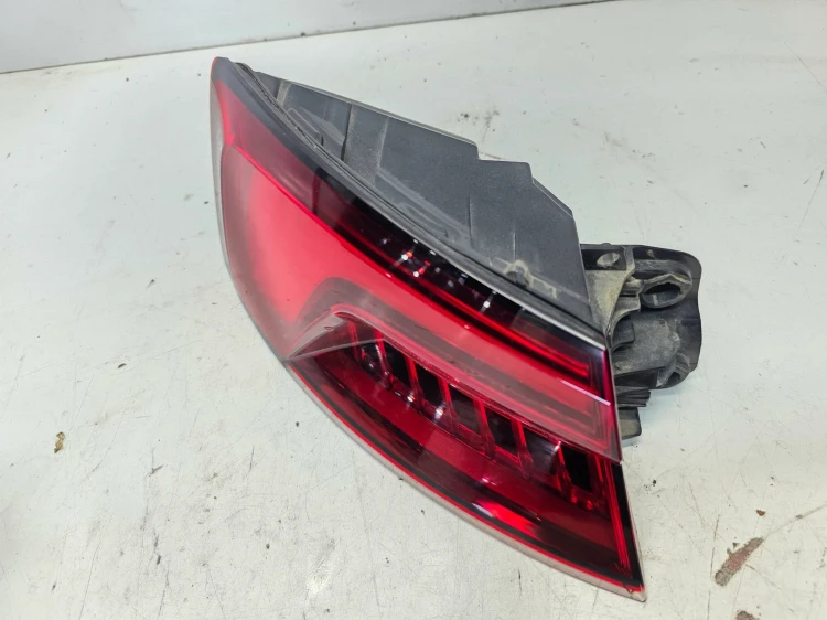 LAMPA LEWY TYŁ LED W BŁOTNIK AUDI A5 8F SPORTBACK 8W6945091J