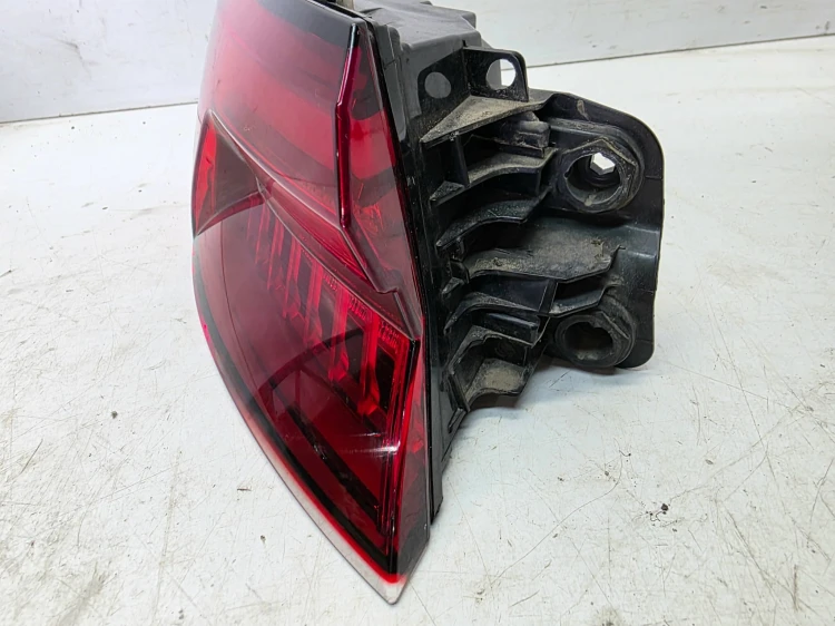 LAMPA LEWY TYŁ LED W BŁOTNIK AUDI A5 8F SPORTBACK 8W6945091J