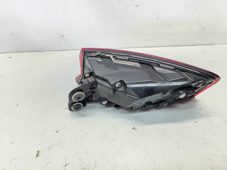 LAMPA LEWY TYŁ LED W BŁOTNIK AUDI A5 8F SPORTBACK 8W6945091J