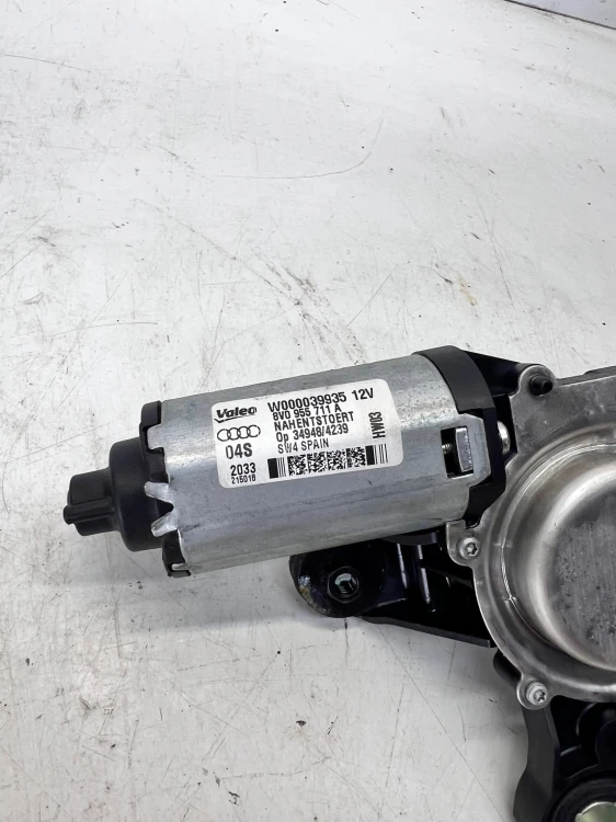 SILNICZEK WYCIERACZKI TYŁ AUDI A3 8V 8V0955711A