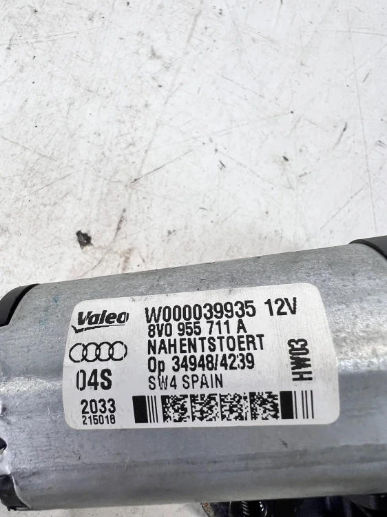 SILNICZEK WYCIERACZKI TYŁ AUDI A3 8V 8V0955711A