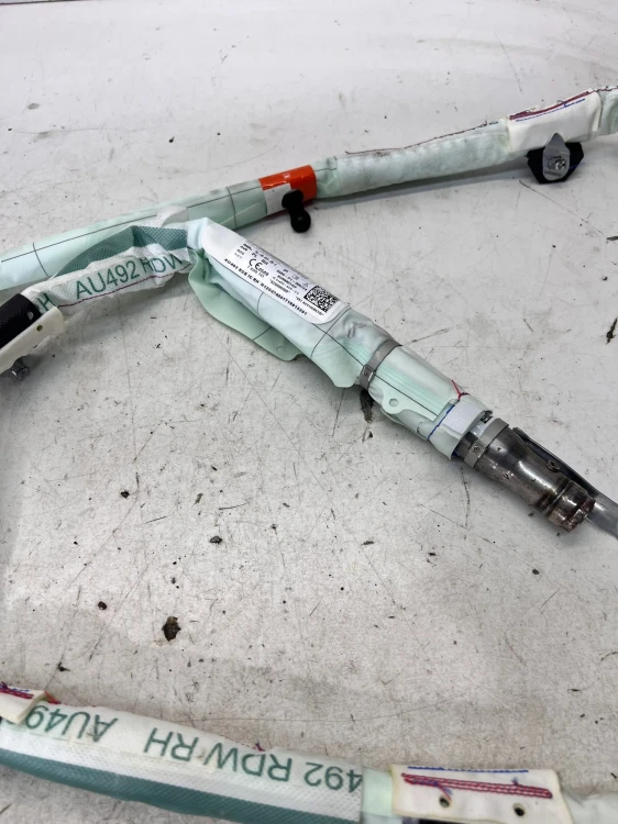 KURTYNA POWIETRZNA PRAWA AUDI A4 B9 AVANT 8W9880742F