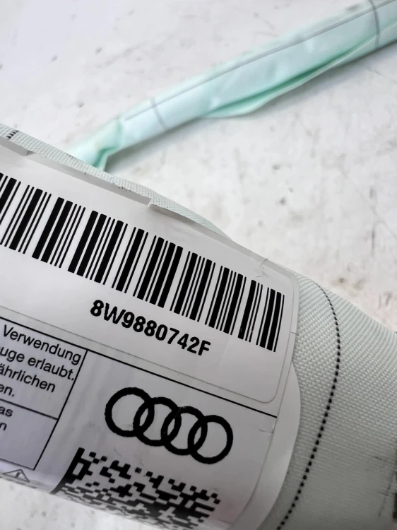 KURTYNA POWIETRZNA PRAWA AUDI A4 B9 AVANT 8W9880742F