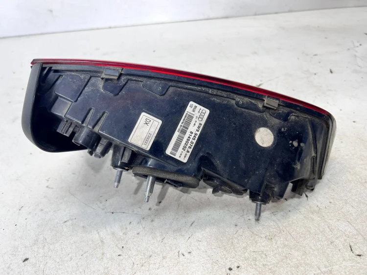 LAMPA PRAWY TYŁ W KLAPĘ AUDI A4 B9 AVANT 8W9945076A