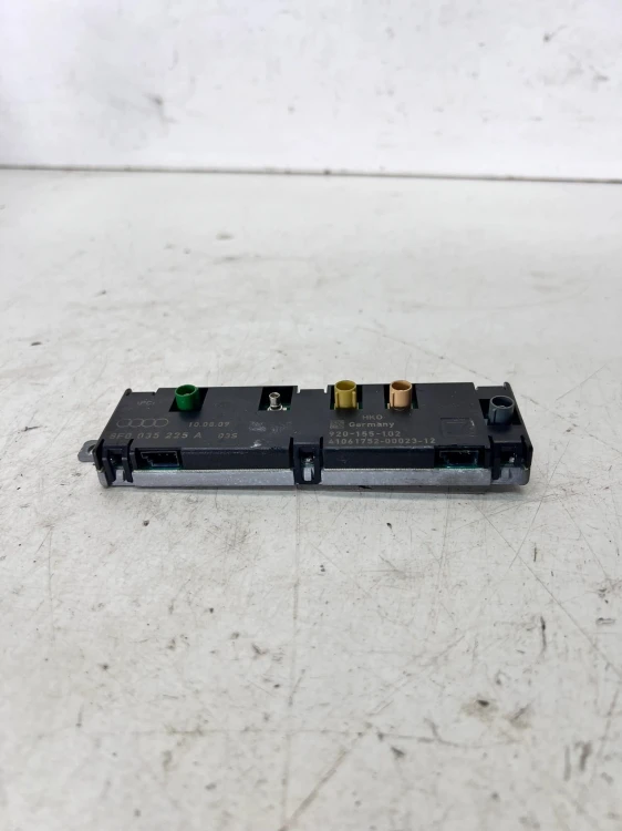 ANTENA WZMACNIACZ ANTENOWY AUDI A5 8T CABRIO 8F0035225A