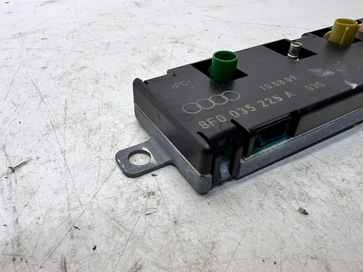 ANTENA WZMACNIACZ ANTENOWY AUDI A5 8T CABRIO 8F0035225A