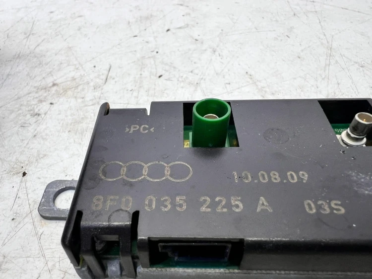 ANTENA WZMACNIACZ ANTENOWY AUDI A5 8T CABRIO 8F0035225A