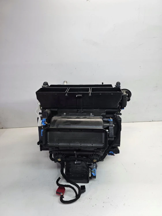 NAGRZEWNICA KOMPLETNA AUDI A6 C6 4F1820351N EUROPA