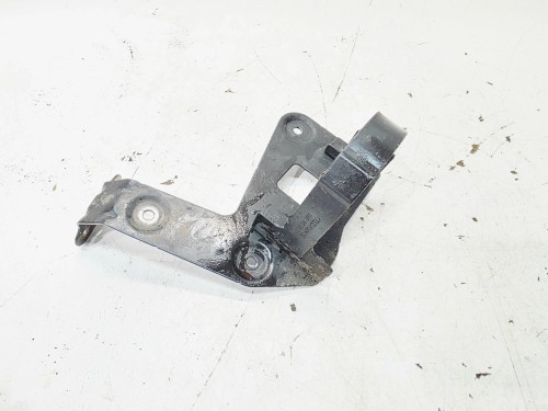 UCHWYT MOCOWANIE POMPY WODY AUDI A4 B9 A5 8W 2.0 TDI 8W0145896C