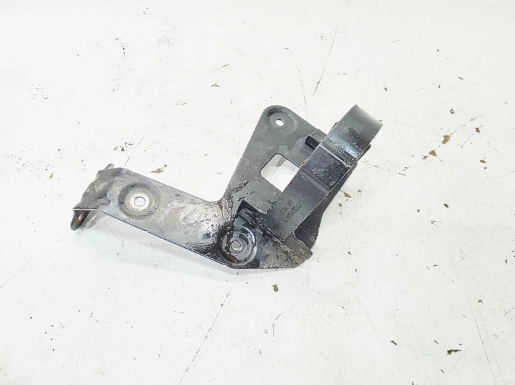 UCHWYT MOCOWANIE POMPY WODY AUDI A4 B9 A5 8W 2.0 TDI 8W0145896C