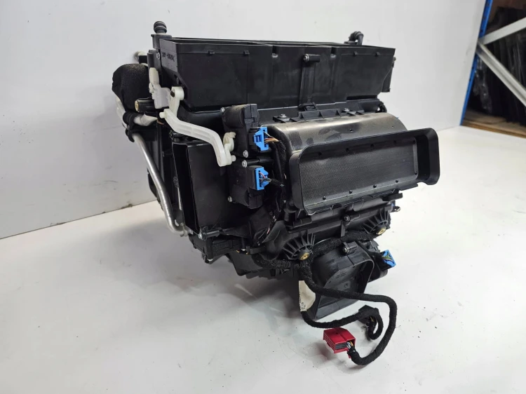 NAGRZEWNICA KOMPLETNA AUDI A6 C6 4F1820351N EUROPA