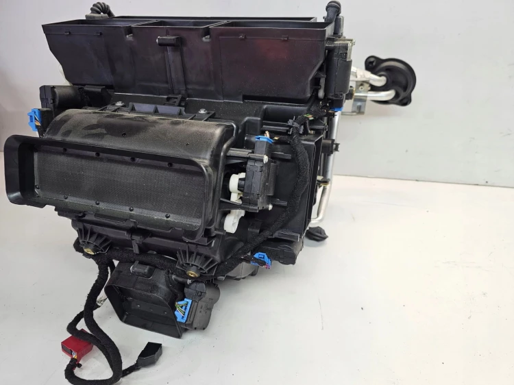 NAGRZEWNICA KOMPLETNA AUDI A6 C6 4F1820351N EUROPA