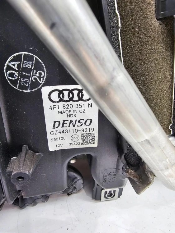 NAGRZEWNICA KOMPLETNA AUDI A6 C6 4F1820351N EUROPA