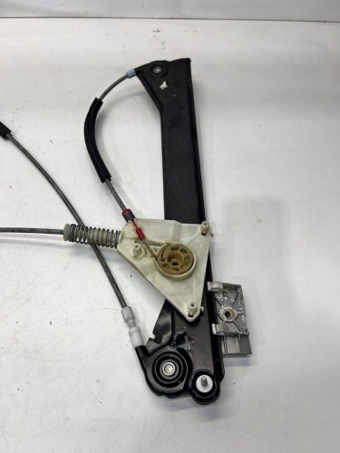 MECHANIZM SZYBY PRAWY PRZÓD AUDI A3 8P CABRIO 8P7837462C