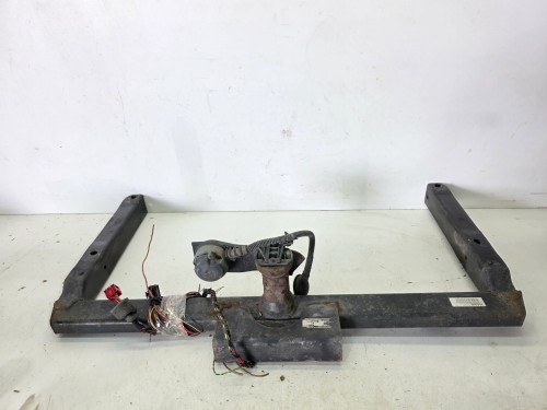 BELKA HAK HOLOWNICZY ODPINANY AUDI A4 B8 A5 8T 8T080091B BRAK KULI