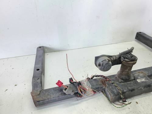 BELKA HAK HOLOWNICZY ODPINANY AUDI A4 B8 A5 8T 8T080091B BRAK KULI