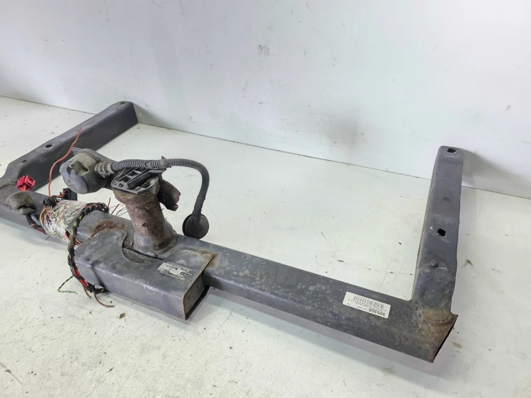 BELKA HAK HOLOWNICZY ODPINANY AUDI A4 B8 A5 8T 8T080091B BRAK KULI