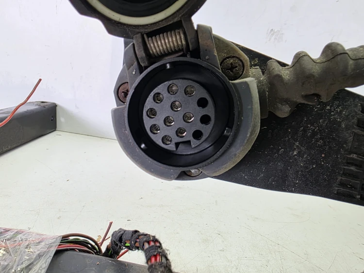 BELKA HAK HOLOWNICZY ODPINANY AUDI A4 B8 A5 8T 8T080091B BRAK KULI