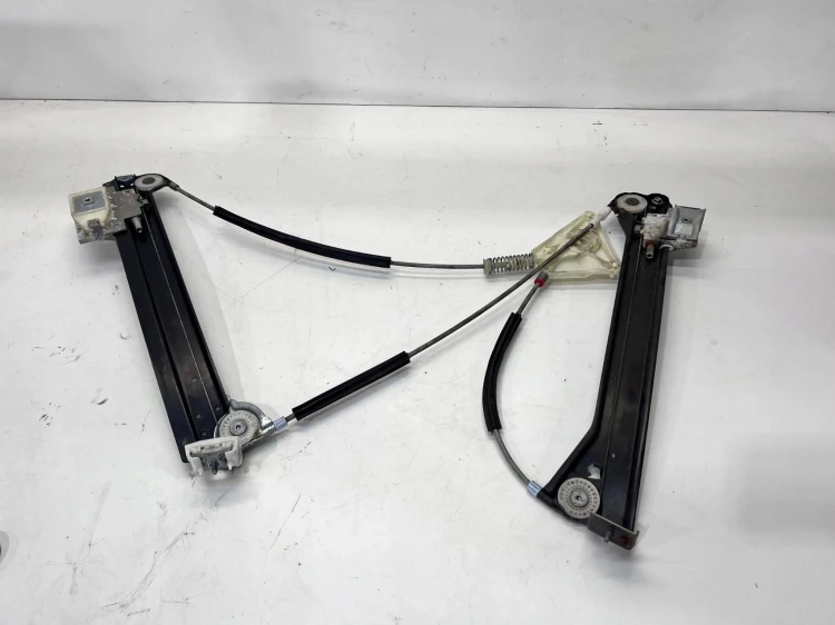 MECHANIZM SZYBY PRAWY PRZÓD AUDI A3 8P CABRIO 8P7837462C